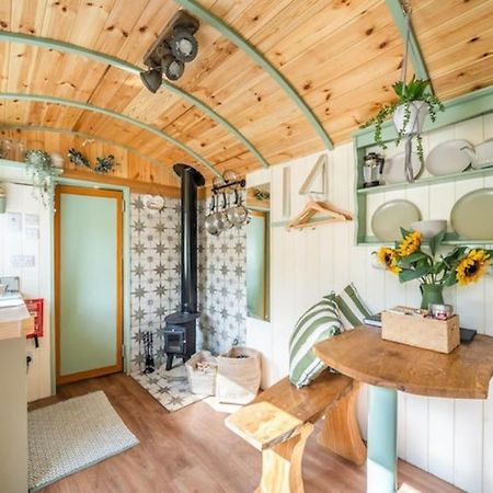 Spinney Retreats - 2 X Unique Shepherds Huts Dog Friendly Нортхемптон Экстерьер фото