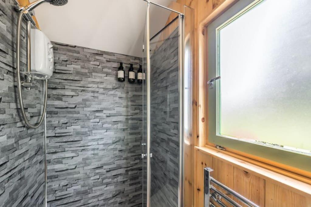 Spinney Retreats - 2 X Unique Shepherds Huts Dog Friendly Нортхемптон Экстерьер фото