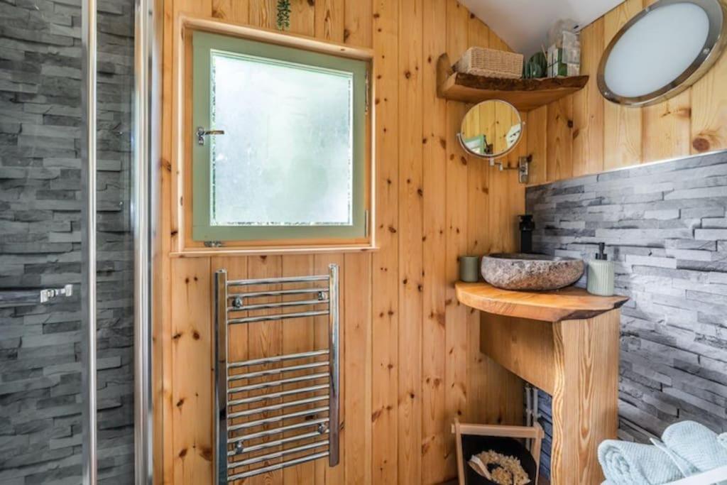 Spinney Retreats - 2 X Unique Shepherds Huts Dog Friendly Нортхемптон Экстерьер фото