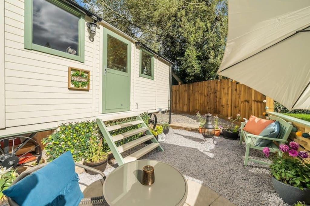 Spinney Retreats - 2 X Unique Shepherds Huts Dog Friendly Нортхемптон Экстерьер фото