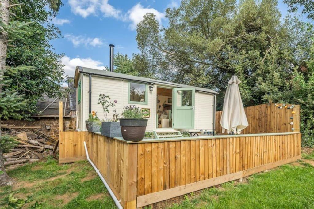 Spinney Retreats - 2 X Unique Shepherds Huts Dog Friendly Нортхемптон Экстерьер фото