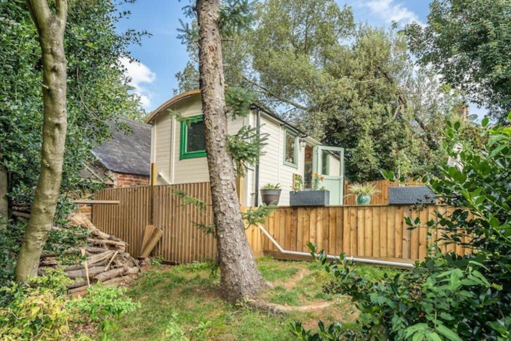 Spinney Retreats - 2 X Unique Shepherds Huts Dog Friendly Нортхемптон Экстерьер фото